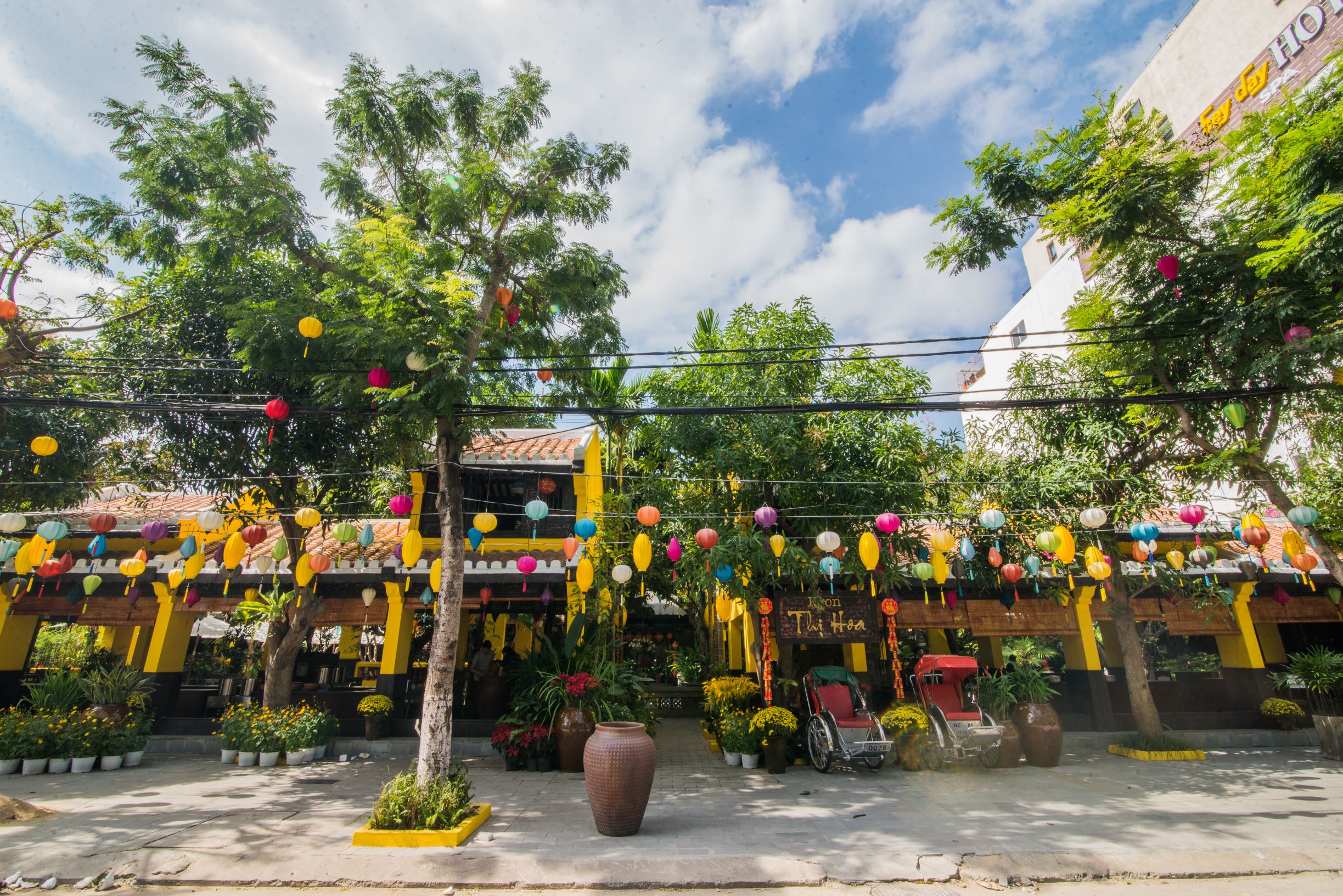  NHÀ HÀNG NGON THỊ HOA - PHỐ HỘI AN GIỮA LÒNG ĐÀ NẴNG